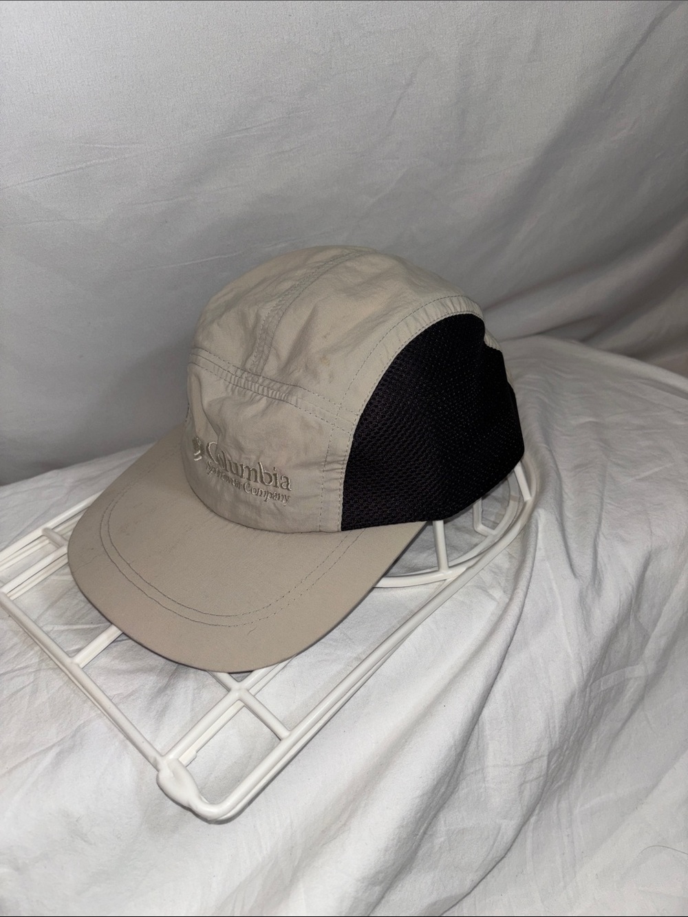 Columbia Two-Tone Vent Cap - Beige & Black